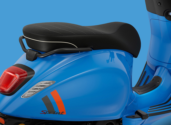 Vespa Facelift SPRINT 50 S BLU ECLETTICO Wall Image 1920X1440 Closeup Sella 2